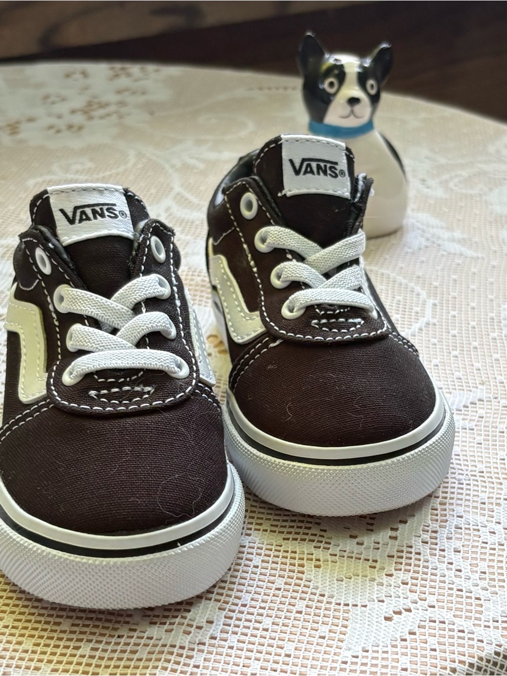 Vans Toddler Lo V Sneakers. Size 6.